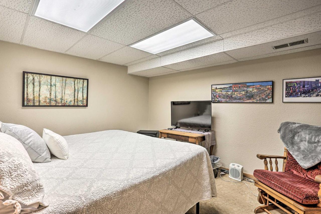 Centrally Located Sturgis Apt On Main St With Garage Kültér fotó